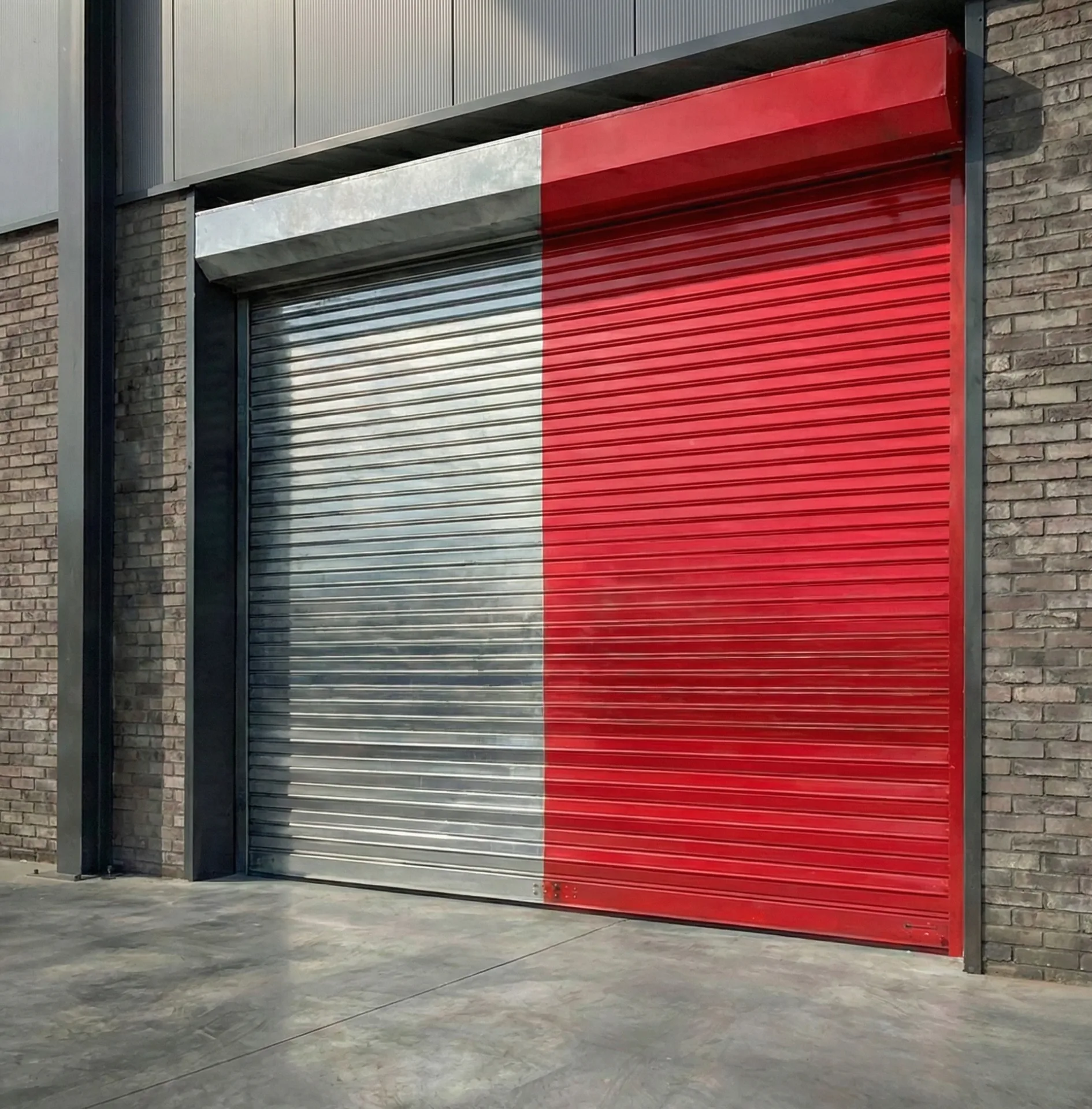 Entretien et traitement anti-rouille d'un rideau metallique a Creil